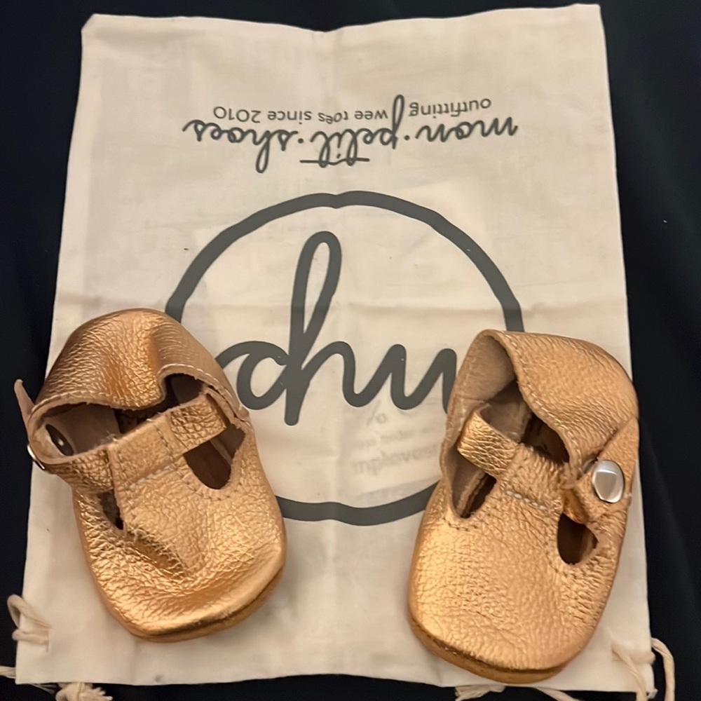 New mon petit, monpetit, Mon•petit soft-sole t-strap in blush gold. 2 (3-6 mths)